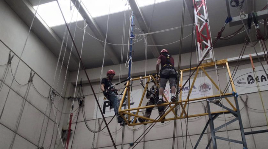Instalación de sistemas de seguridad en altura
